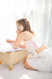 女人一边脱一边摸
